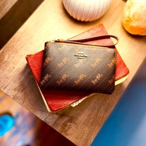 Coach clutch, never used !